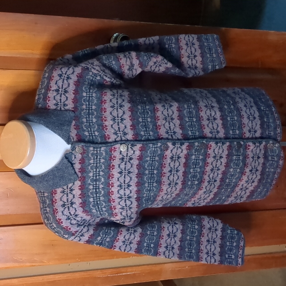 Vintage BLUEBERRY HILL* 100% Shetland Wool patterned button front sweater.